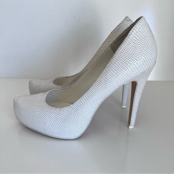 BCBG Generation Parade White Snake Skin Platform Pump Heels - Picture 8 of 9